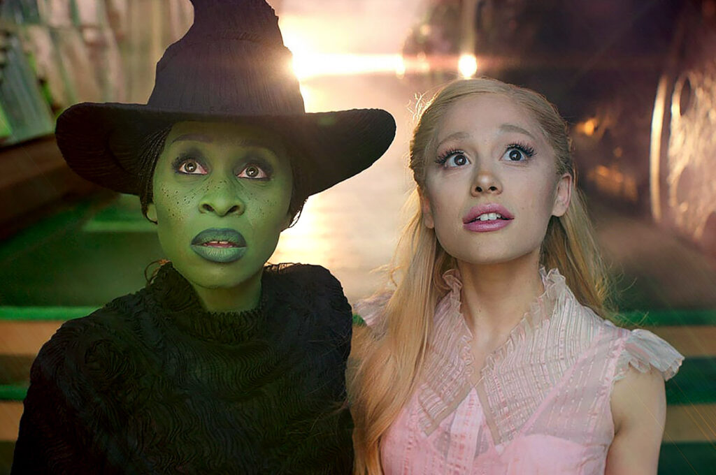 فيلم WICKED ينجح في نسج حكاية مؤثرة لطيفة ومضحكة
